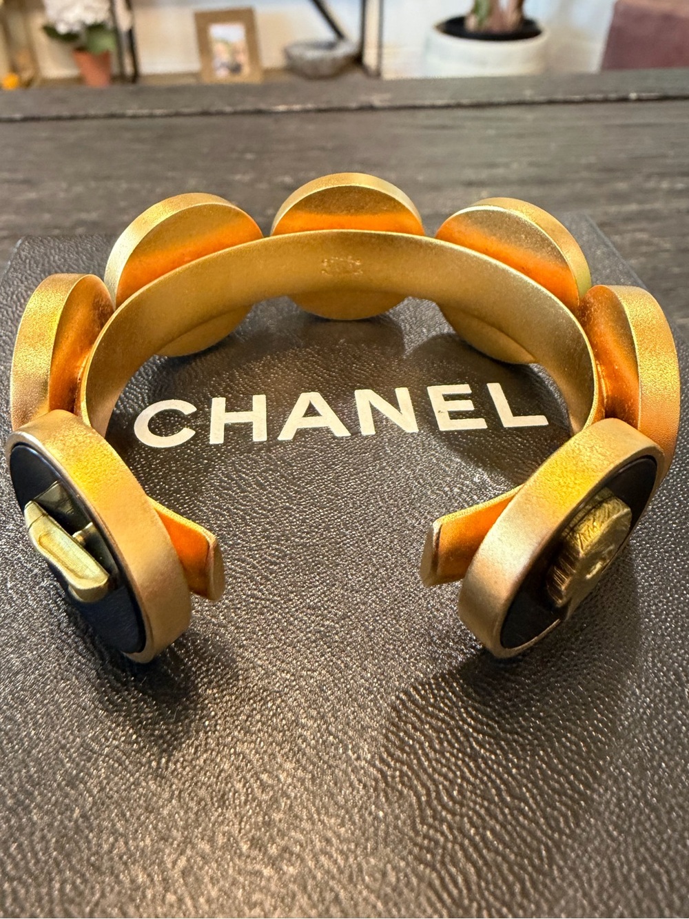 Chanel, Bracelet, "Seven Icon Charm Bracelet", 1995. - Picture 11 of 12